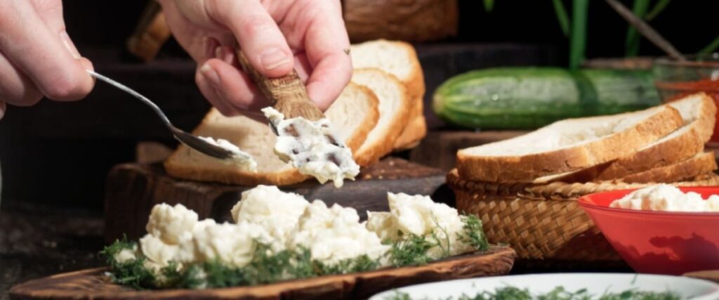 5 Salsas para Bocadillos que Harán Explotar tus Papilas Gustativas 2 salsa queso crema cebollino casera